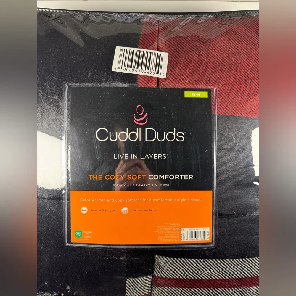New Cuddl Duds King size Cozy Soft comforter Red/Black Plaid faux fur